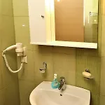 Apartment Dolphins *