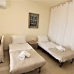 Dolphins Apartment *